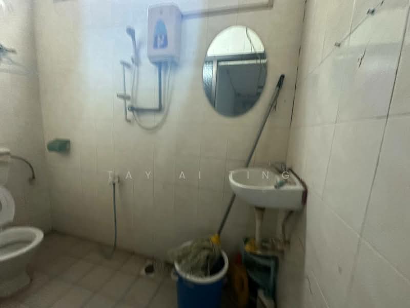 Factory for Rent in Taman Mount Austin (Tebrau) - Tay Ai Ting - Bathroom - PropertyGuru.com.my