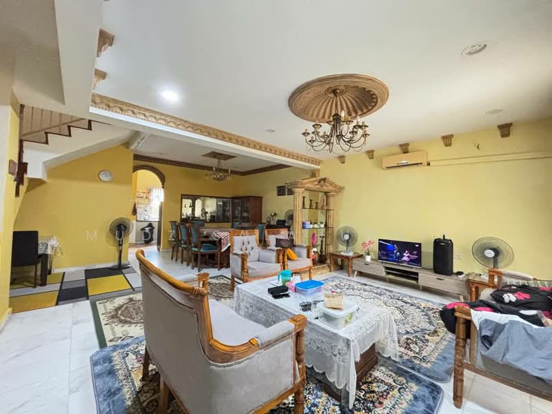 Rumah Teres 2.5 Tingkat untuk Dijual di Petaling Jaya (Selangor) - Mudz Salahuddin - Living Room - PropertyGuru.com.my