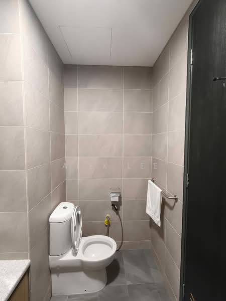 Kondominium untuk Disewa di Curvo Residences @ SkyArena - Alex Lee - Bathroom - PropertyGuru.com.my