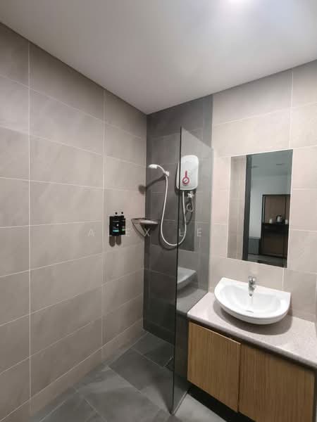 Kondominium untuk Disewa di Curvo Residences @ SkyArena - Alex Lee - Bathroom - PropertyGuru.com.my