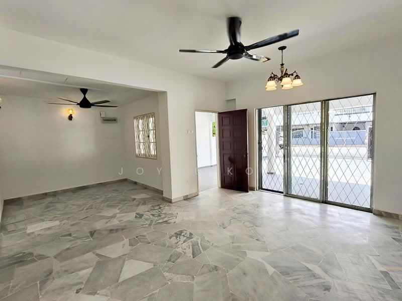 2-storey Terraced House for Sale in Usj 4 (Subang Jaya) - Joyce Kok - Living Room - PropertyGuru.com.my