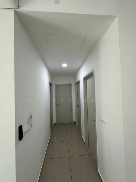 Servis Apartment untuk Dijual di M Oscar - Jaycie Hew - Corridor - PropertyGuru.com.my