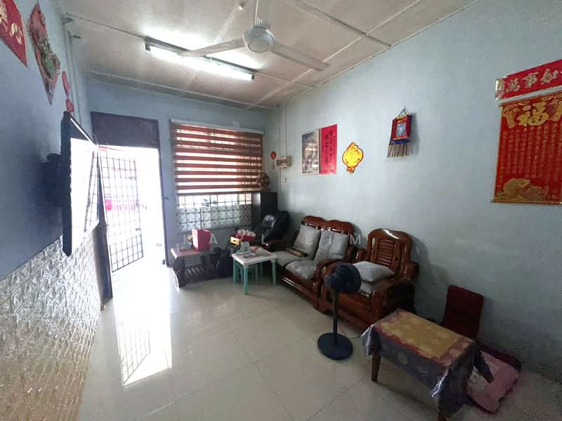 1-storey Terraced House for Sale in Taman Universiti (Skudai) - Karl Lim - Living Room - PropertyGuru.com.my