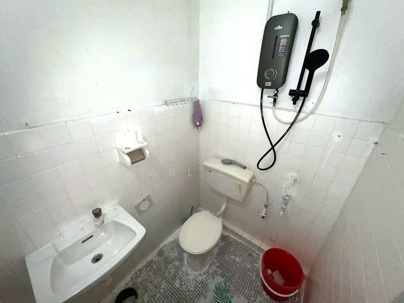 1-storey Terraced House for Sale in Taman Universiti (Skudai) - Karl Lim - Bathroom - PropertyGuru.com.my
