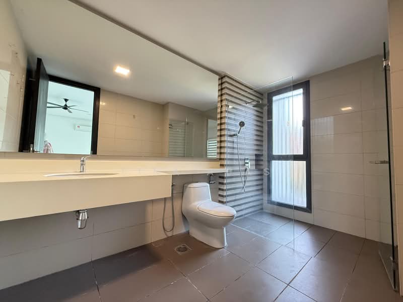 3-storey Terraced House for Sale in Denai Alam (Shah Alam) - Tina Abas - Bathroom - PropertyGuru.com.my
