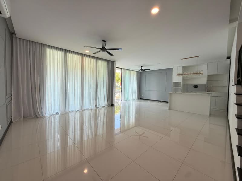 3-storey Terraced House for Sale in Denai Alam (Shah Alam) - Tina Abas - Living Room - PropertyGuru.com.my