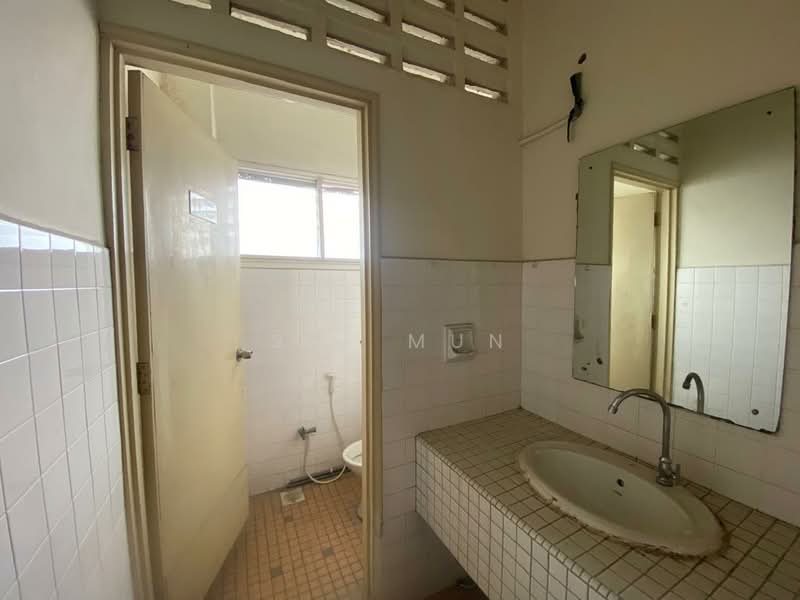 Kedai / Pejabat untuk Disewa di Pjs 11 (Sunway) - Sze Mun - Bathroom - PropertyGuru.com.my