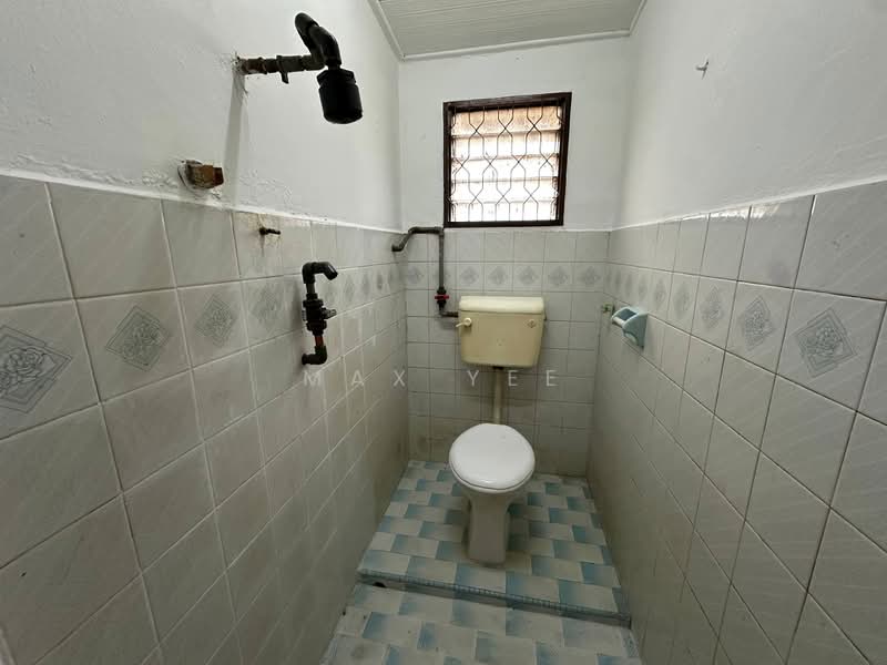 Rumah Teres 2 Tingkat untuk Dijual di Bandar Indahpura (Kulai) - Max Yee - Bathroom - PropertyGuru.com.my