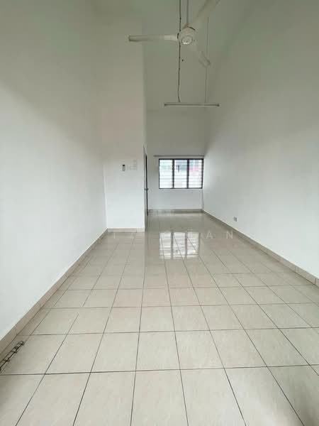 Rumah Teres 2.5 Tingkat untuk Disewa di Taman Sri Sinar (Segambut) - Eliz Chan - Living Room - PropertyGuru.com.my
