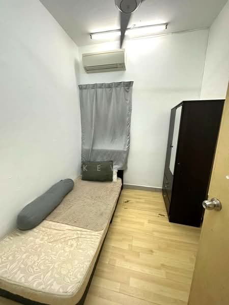 Pangsapuri untuk Dijual di Putra Suria Residence - Kew . - Bedroom - PropertyGuru.com.my