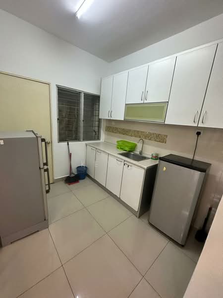 Pangsapuri untuk Dijual di Putra Suria Residence - Kew . - Kitchen - PropertyGuru.com.my