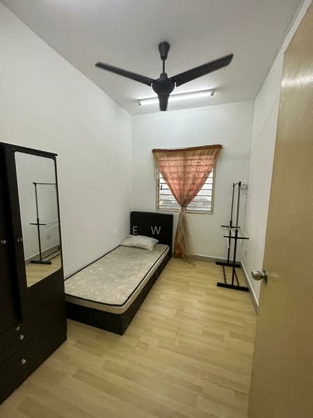 Pangsapuri untuk Dijual di Putra Suria Residence - Kew . - Bedroom - PropertyGuru.com.my