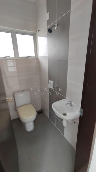 Rumah Teres 2 Tingkat untuk Disewa di Puncak Bestari (Puncak Alam) - Eason Hong - Bathroom - PropertyGuru.com.my