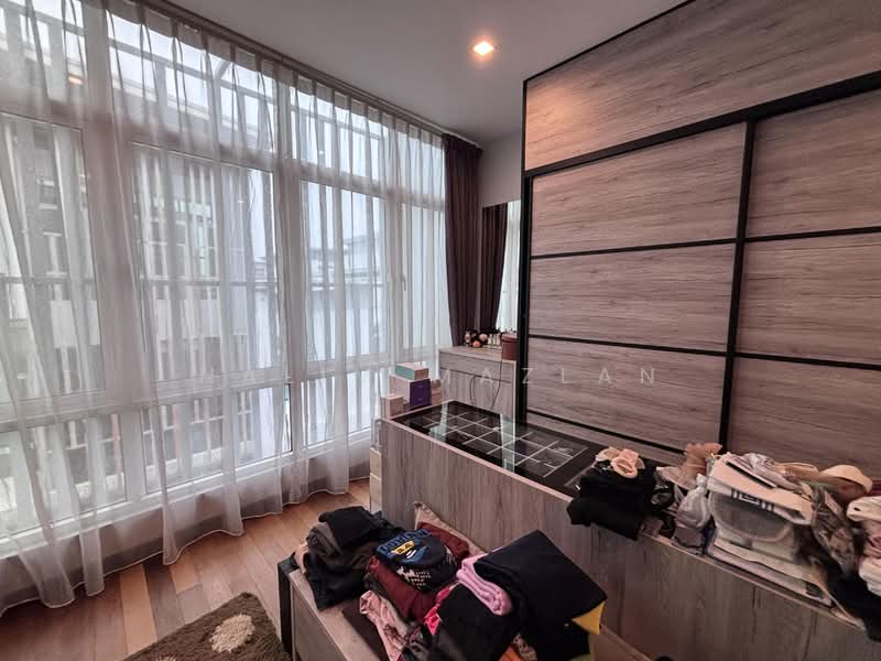 Rumah Berkembar untuk Dijual di Cyberjaya (Selangor) - Halim Mazlan - Walk-in Closet - PropertyGuru.com.my