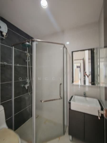 Kondominium untuk Disewa di Bay Point @ Country Garden Danga Bay - Quinccy Lim - Bathroom - PropertyGuru.com.my