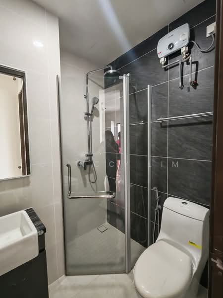 Kondominium untuk Disewa di Bay Point @ Country Garden Danga Bay - Quinccy Lim - Bathroom - PropertyGuru.com.my