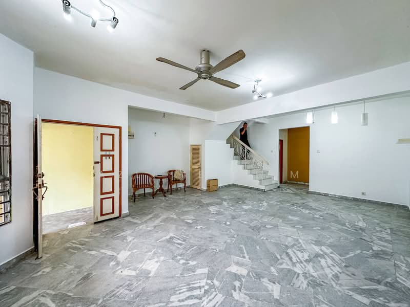 Rumah Teres 2 Tingkat untuk Dijual di Taman Desa Mewah (Semenyih) - Azli Ibrahim - Living Room - PropertyGuru.com.my