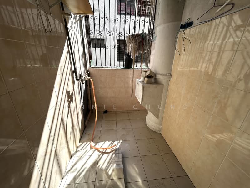 Rumah Flat untuk Dijual di Rasah Jaya Flat - Connie Chong - Balcony - PropertyGuru.com.my