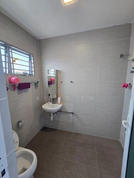Rumah Teres 2-Tingkat untuk Dijual di Taman Bukit Maluri (Kepong) - Kiing TW - Bathroom - PropertyGuru.com.my