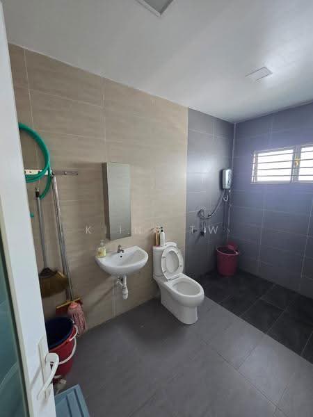 Rumah Teres 2-Tingkat untuk Dijual di Taman Bukit Maluri (Kepong) - Kiing TW - Bathroom - PropertyGuru.com.my