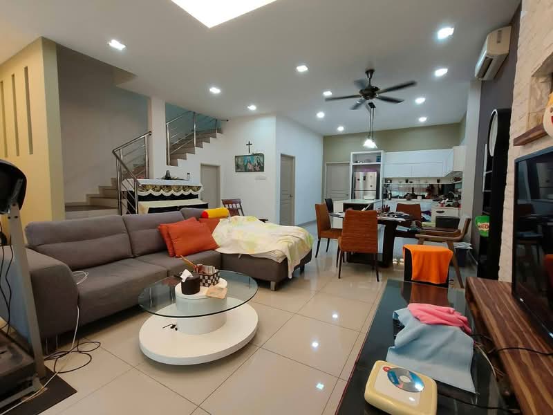Rumah Teres 2 Tingkat untuk Disewa di Taman Lapangan Setia (Ipoh) - Sam . - Living Room - PropertyGuru.com.my