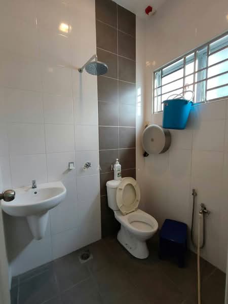Rumah Teres 2 Tingkat untuk Disewa di Taman Lapangan Setia (Ipoh) - Sam . - Bathroom - PropertyGuru.com.my