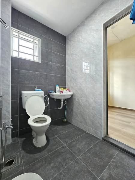 Rumah Teres 2 Tingkat untuk Dijual di Taman Puteri Wangsa (Ulu Tiram) - Karl Lim - Bathroom - PropertyGuru.com.my