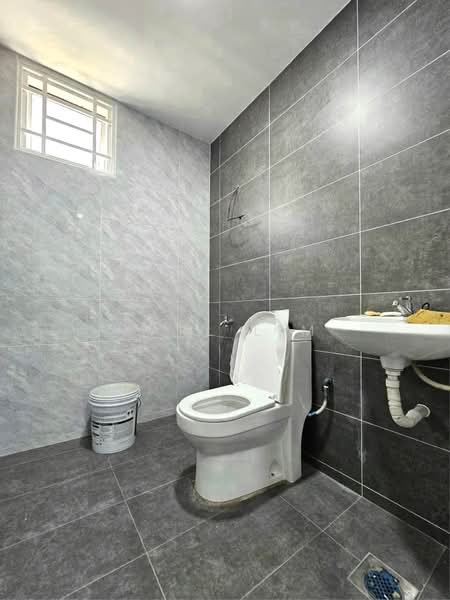 Rumah Teres 2 Tingkat untuk Dijual di Taman Puteri Wangsa (Ulu Tiram) - Karl Lim - Bathroom - PropertyGuru.com.my