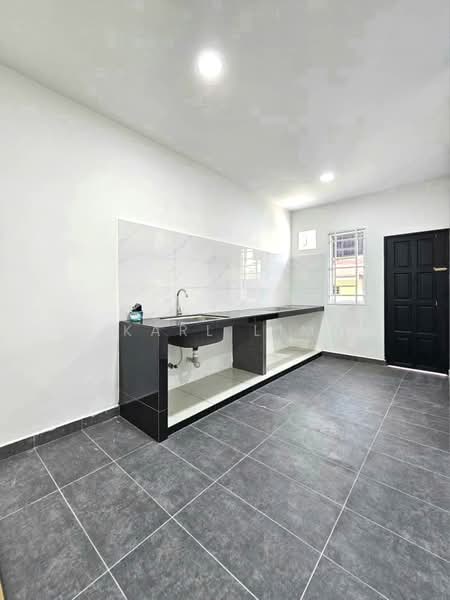 Rumah Teres 2 Tingkat untuk Dijual di Taman Puteri Wangsa (Ulu Tiram) - Karl Lim - Kitchen - PropertyGuru.com.my