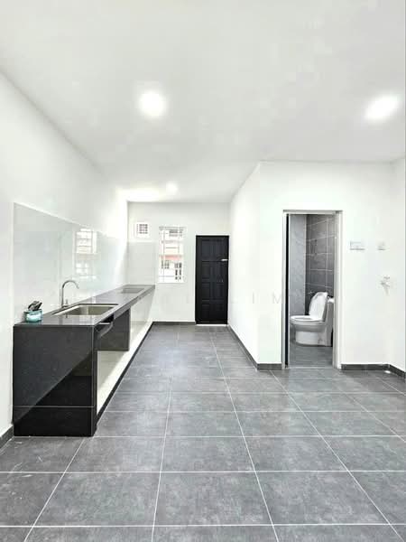 Rumah Teres 2 Tingkat untuk Dijual di Taman Puteri Wangsa (Ulu Tiram) - Karl Lim - Kitchen - PropertyGuru.com.my