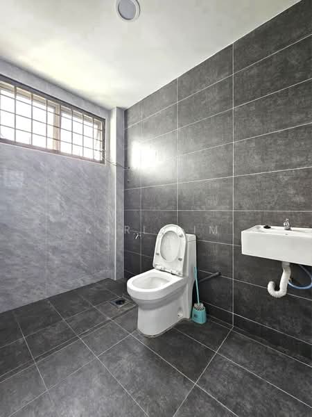 Rumah Teres 2 Tingkat untuk Dijual di Taman Puteri Wangsa (Ulu Tiram) - Karl Lim - Bathroom - PropertyGuru.com.my