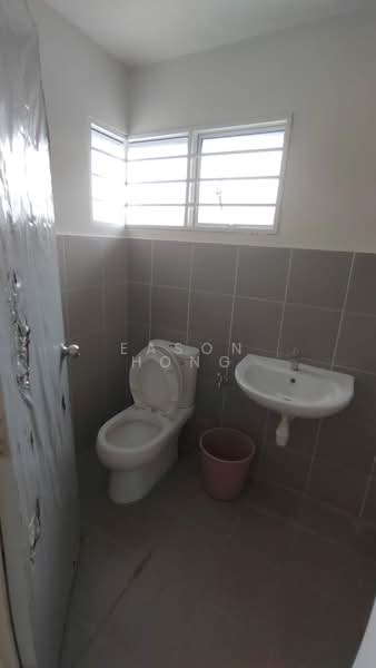 Commercial Land for Rent in Puncak Alam (Selangor) - Eason Hong - Bathroom - PropertyGuru.com.my