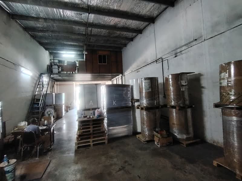 Terrace Factory for Sale in Taman Perindustrian Bukit Serdang (Seri Kembangan) - Jack Lai - Interior - PropertyGuru.com.my