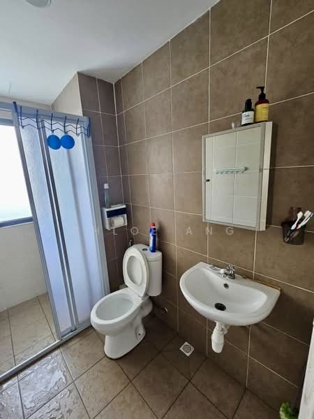Kondominium untuk Dijual di Pavilion Resort - Chloe Ang - Bathroom - PropertyGuru.com.my