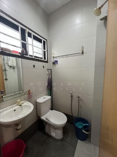 1-storey Terraced House for Sale in Taman Bukit Jugra (Sungai Buloh) - Norhanis Zulkifli - Bathroom - PropertyGuru.com.my