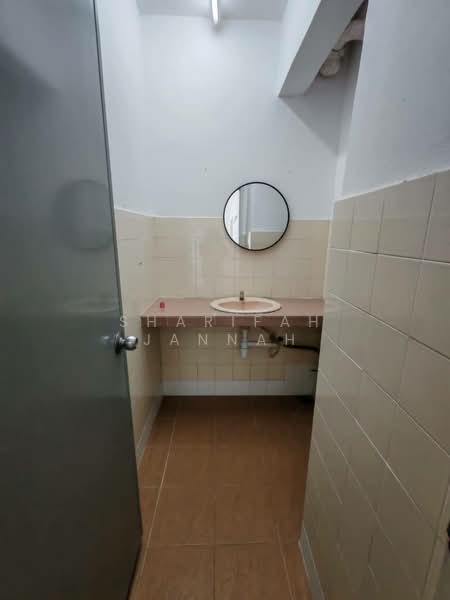 Kondominium untuk Disewa di Menara Alpha - Sharifah Jannah - Bathroom - PropertyGuru.com.my