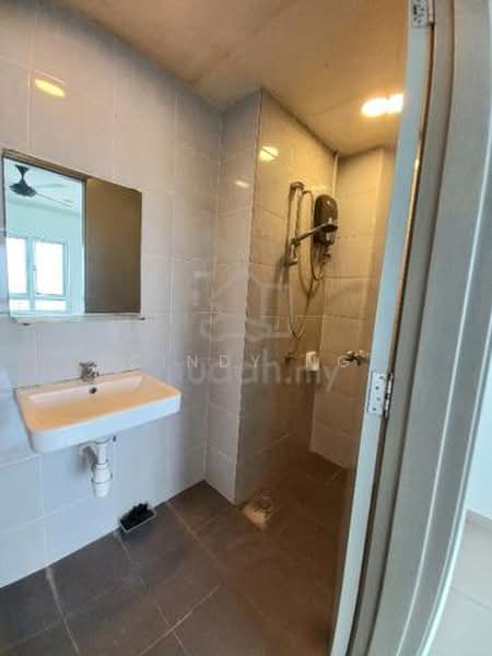 Kondominium untuk Dijual di The Edge Residence - Cindy Ng - Bathroom - PropertyGuru.com.my
