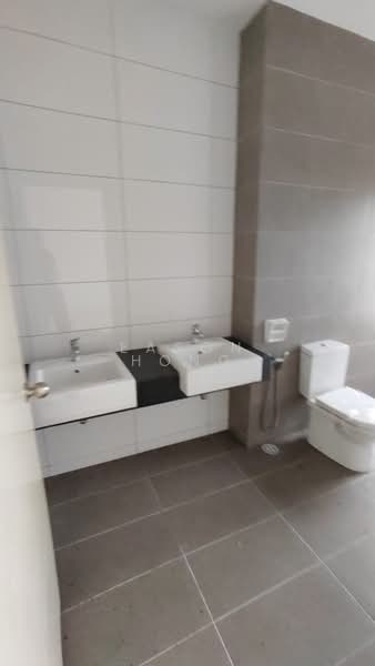 Commercial Land for Rent in Puncak Alam (Selangor) - Eason Hong - Bathroom - PropertyGuru.com.my