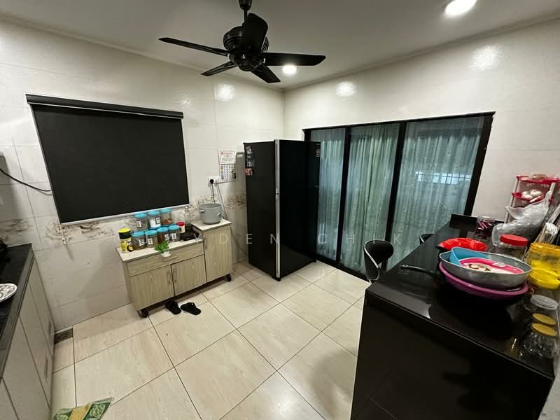 Rumah Berkembar untuk Dijual di Bandar Putra Permai (Seri Kembangan) - Jayden Chik - PropertyGuru.com.my
