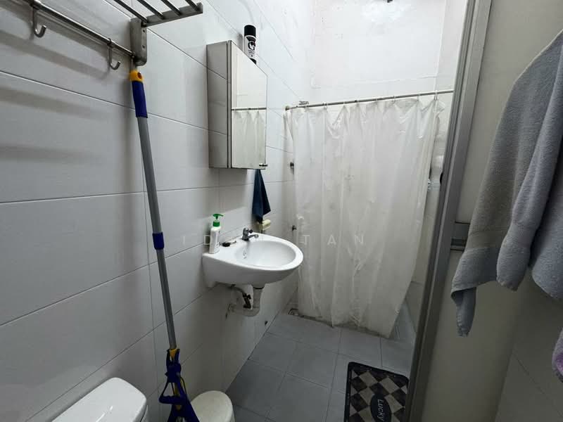 Rumah Teres 1 Tingkat untuk Dijual di Taman Skudai Baru (Skudai) - Iden Tan - Bathroom - PropertyGuru.com.my