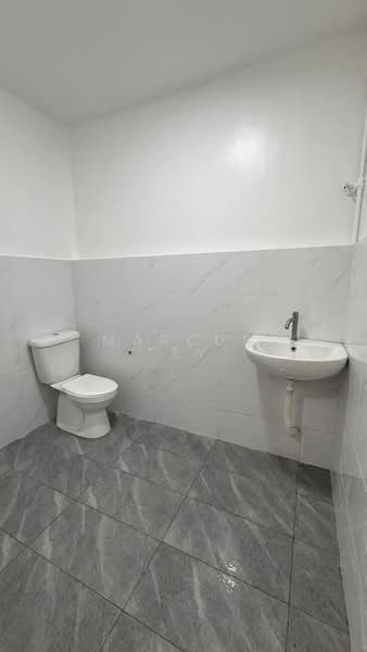 Rumah Teres 2 Tingkat untuk Dijual di Taman Damai Jaya (Skudai) - Marcus Tey - Bathroom - PropertyGuru.com.my