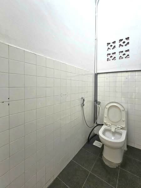Rumah Teres 1 Tingkat untuk Dijual di Taman Johor Jaya (Johor Bahru) - Karl Lim - Bathroom - PropertyGuru.com.my