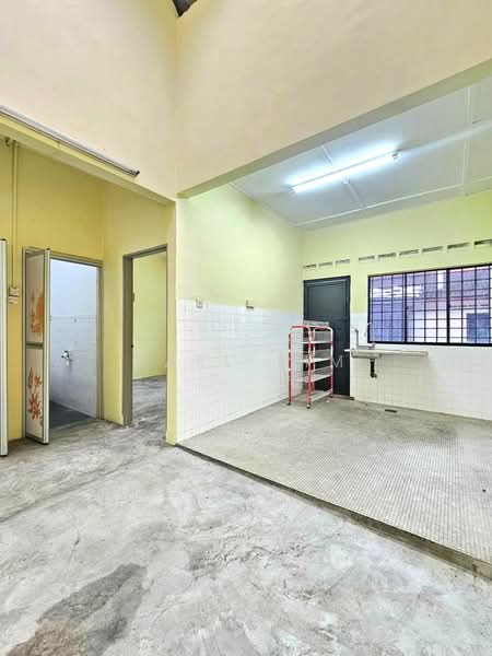 Rumah Teres 1 Tingkat untuk Dijual di Taman Johor Jaya (Johor Bahru) - Karl Lim - Kitchen - PropertyGuru.com.my