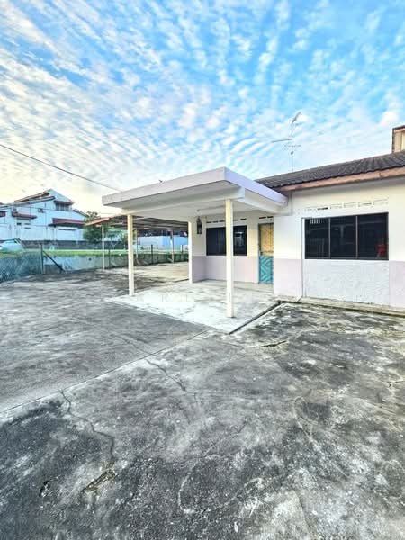 Rumah Teres 1 Tingkat untuk Dijual di Taman Johor Jaya (Johor Bahru) - Karl Lim - Exterior - PropertyGuru.com.my