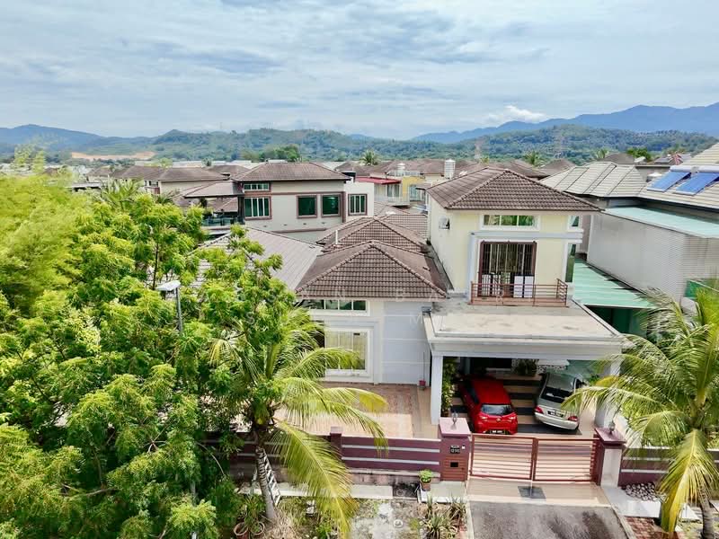 Bungalow House for Sale in Bandar Warisan Puteri (Ampangan) - Hassan Basri Suhaimi - Exterior - PropertyGuru.com.my