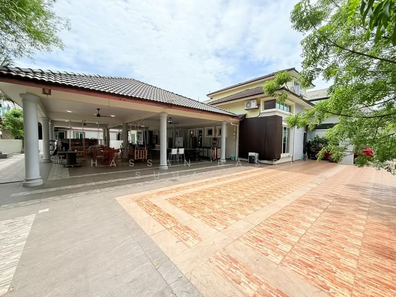 Bungalow House for Sale in Bandar Warisan Puteri (Ampangan) - Hassan Basri Suhaimi - Exterior - PropertyGuru.com.my