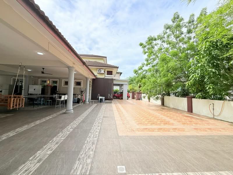 Bungalow House for Sale in Bandar Warisan Puteri (Ampangan) - Hassan Basri Suhaimi - Exterior - PropertyGuru.com.my