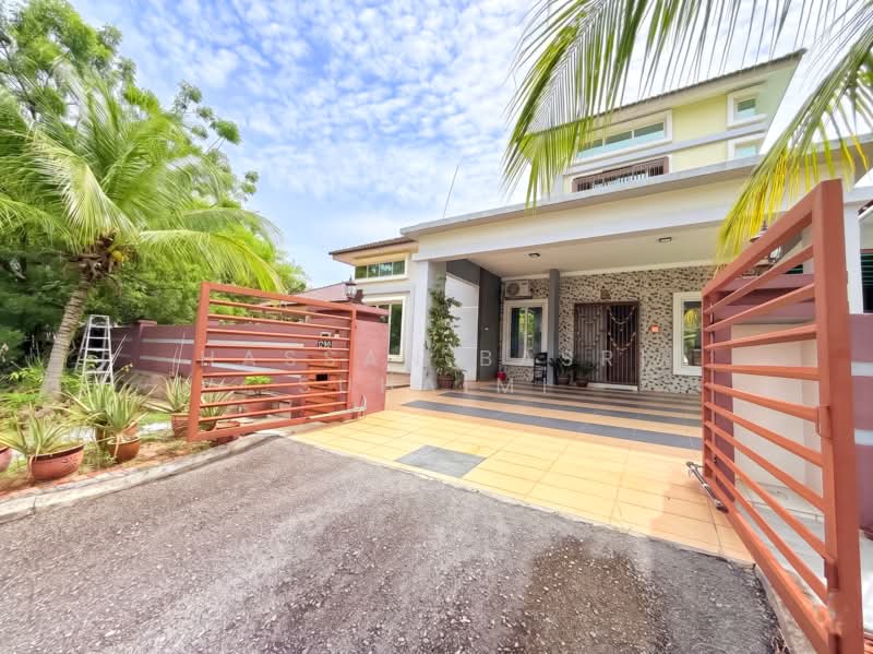 Bungalow House for Sale in Bandar Warisan Puteri (Ampangan) - Hassan Basri Suhaimi - Exterior - PropertyGuru.com.my