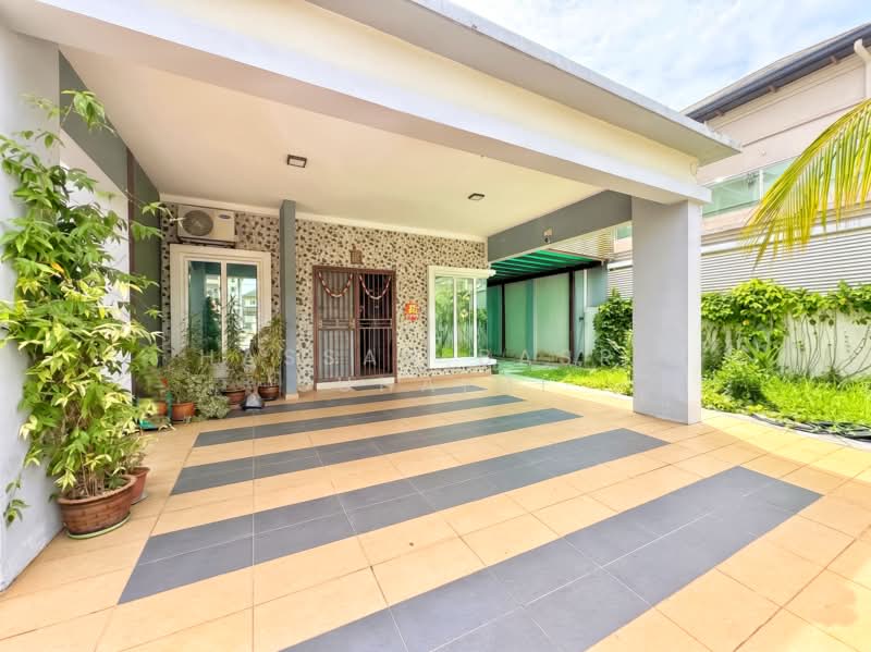 Bungalow House for Sale in Bandar Warisan Puteri (Ampangan) - Hassan Basri Suhaimi - Exterior - PropertyGuru.com.my