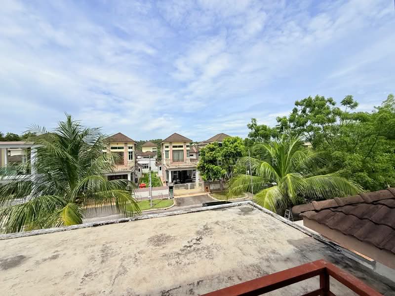 Bungalow House for Sale in Bandar Warisan Puteri (Ampangan) - Hassan Basri Suhaimi - Exterior - PropertyGuru.com.my